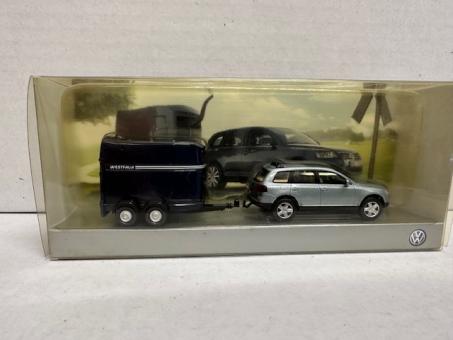 Wiking PKW VW Touareg mit Trailer Pferdetransportanhänger 