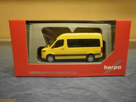 Herpa Mercedes Sprinter \'18 Bus Hochdach gelb 093804 