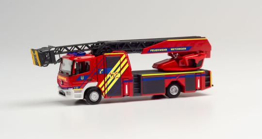 Herpa MB Atego 13 Metz Drehleiter Feuerwehr Metzingen 