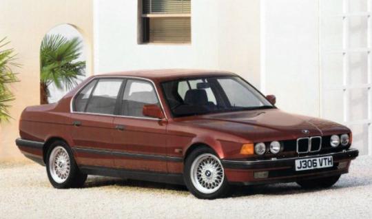 Minichamps 1:18 BMW 730I (E32) - 1986 - RED 
