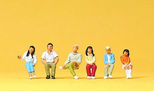 Preiser Figuren Sitzende Jugendliche 