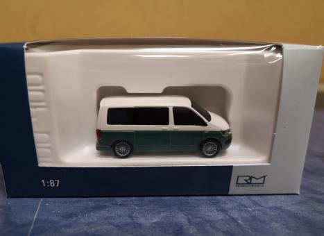 Rietze VW T6 Bus KR candyweiß/bay leaf green 