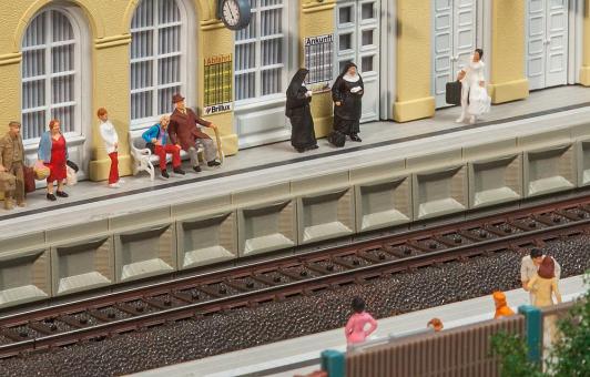 Faller Moderner Bahnsteig für C-Gleis 