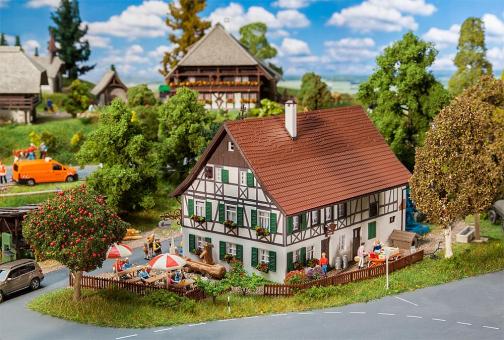 Faller Bauernhaus mit Wirtschaft 