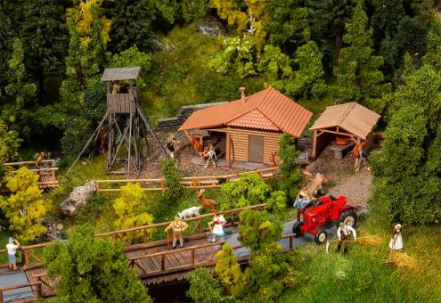Faller Jagdhütte mit Hochsitz 