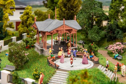 Faller Musikpavillon mit tanzenden Figuren 130655 