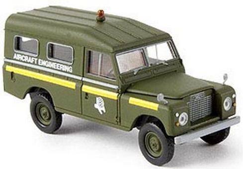 Brekina PKW Land Rover 109 geschlossen RAF Aircraft Eng 