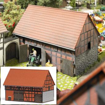 Busch Bauernhof: Scheune mit kleinem Stall 