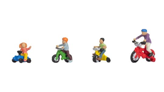 Noch Kinder auf Kinderfahrrädern 15908 