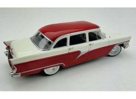 Triple 9 1:18 GAZ 13 Seagull 1959 red/white 