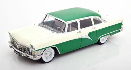 Triple 9 1:18 GAZ 13 Seagull 1959 - green/white 