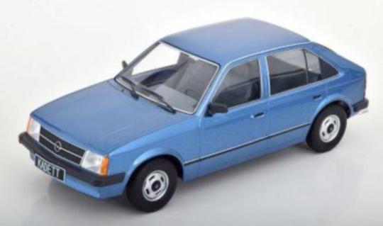 Triple 9 1:18 Opel Kadett D 5-door - blue metallic 1800423 