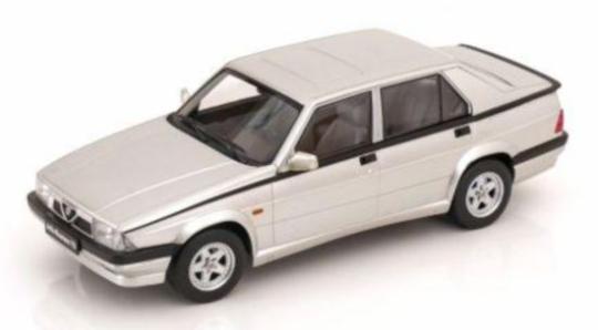 Triple 9 1:18 Alfa Romeo 75 - silver 