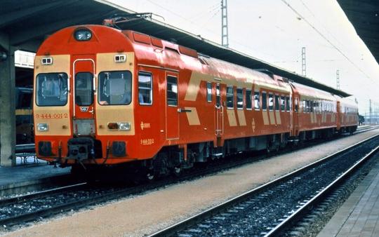 Electrotren elektrischer Triebzug der Reihe 444, RENFE rot-gelber Farbgebung, Ep 