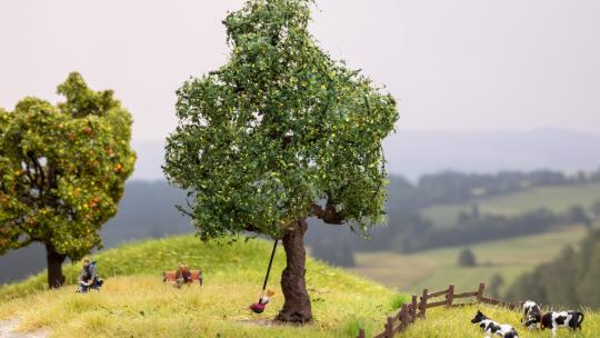 Noch micro motion Baum mit Schaukel 9 cm hoch 