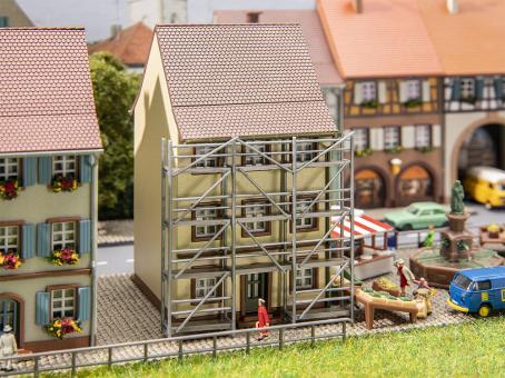 Faller Altstadthaus mit Gerüst 
