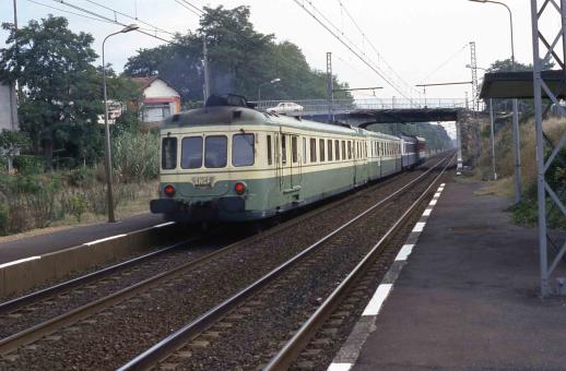 Jouef 2-tlg. Dieseltriebwagen X2700 SNCF grün/gelb, Ep. IV 