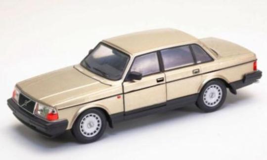 Welly 1:24 Volvo 240 GL - gold 