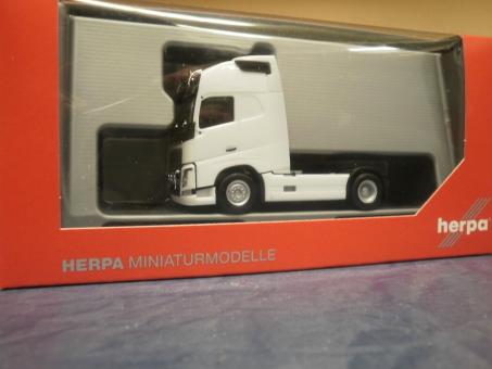 Herpa LKW Volvo FH16 Glob/Aerop. XL SZM mit 2 Lampenbügeln weiß 304047 