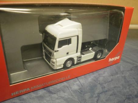 Herpa LKW MAN TG-X XLX/Aerop. SZM EURO6 weiß 