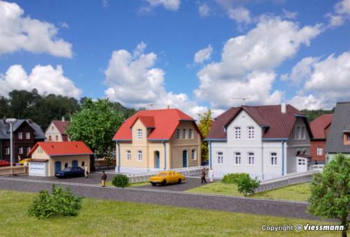 Kibri Z Siedlungshaus Ruhrstraße, 2 Stück und ein Nebengebäu 