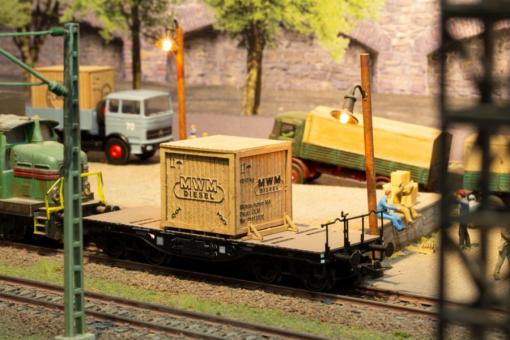 Joswood Kiste klein mit Rahmen MWM Diesel 