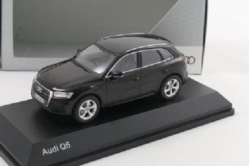 Kyosho PKW 1:43 Audi Q5 2016 Mythosschwarz 