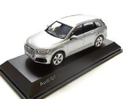 SPARK PKW 1:43 Audi Q7 Florettsilber 