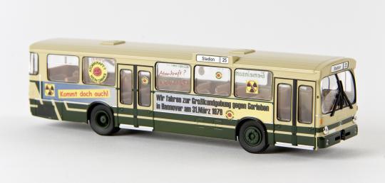 Brekina Stadtbus MB O 305 Auf zur Demo!, TD 