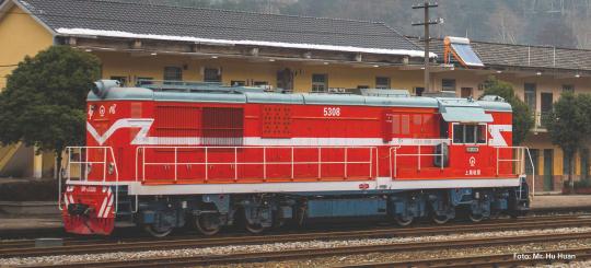Piko ~Diesellok DF7C Shanghai Railway + PluX22 Dec. 52713 