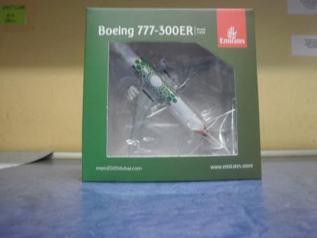 Herpa Wings 1:500 Boeing 777-300ER Emirates Expo green 533720 