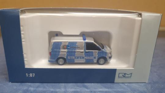 Rietze VW T5 ´10 Streifenwagen Polizei NRW, 1:87© Social Impact Studio Hochschul 