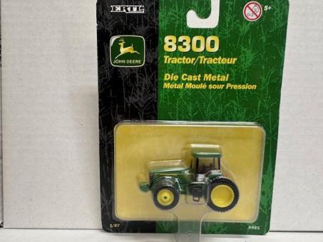 Ertl 1:87 Traktor John Deere 8300 
