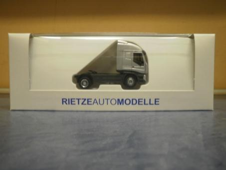 Rietze LKW Iveco Stralis/Aerop.  SZM silbermetallic 