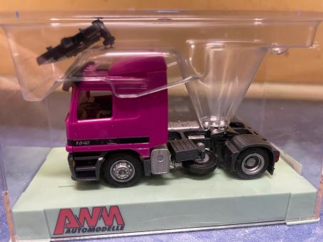 AWM LKW MB Actros L/Aerop. SZM lila 