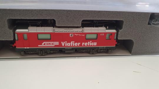 KATO 1:160 Ge 4/4 II Bergün „Rhätische Bahn“ #618 