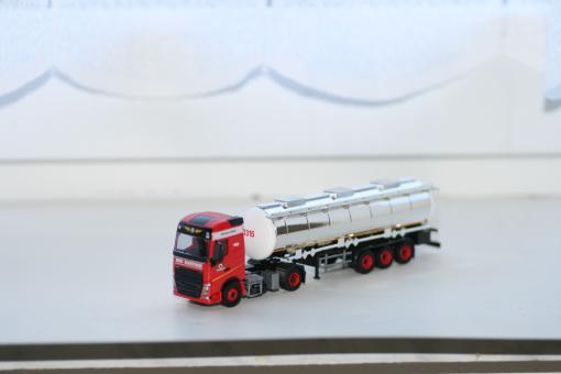 AWM LKW Volvo FH4 Glob. Tank-SZ Den Hartogh 