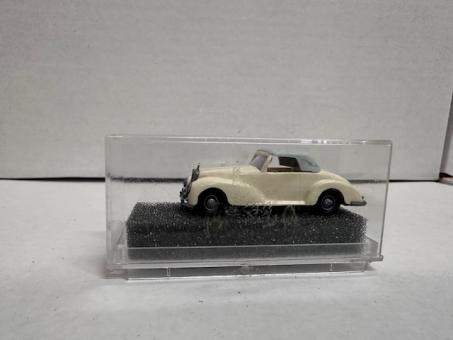 Praline Revell PKW Mercedes 300 S weiß 