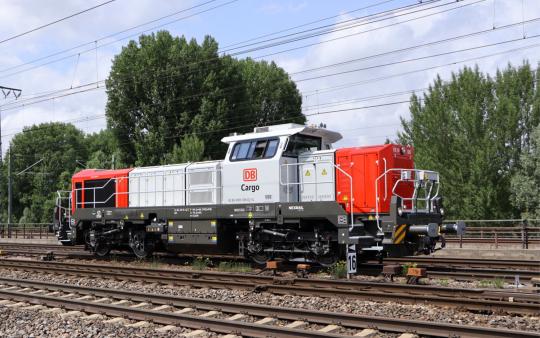 Arnold TT Diesellokomotive Vossloh DE 18, rot/graue Farbgebu 