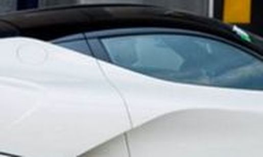 Looksmart 1:43 Ferrari Portofino - bianco italia with front window frame nero ds 
