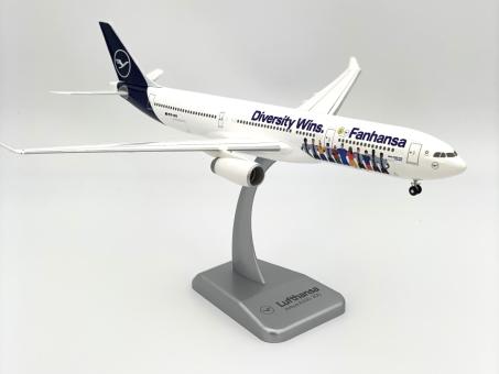 Limox Wings 1:200 Airbus A 330-300 Lufthansa DIVERSITY WINS: FANHANSA 
