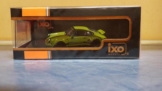 IXO 1:43 Porsche 911 RWB - olive 