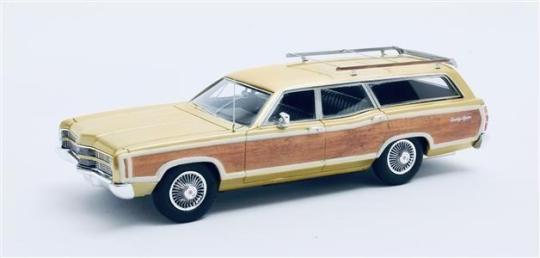 Matrix 1:43 Ford LTD Country Squire gold metallic 1969 