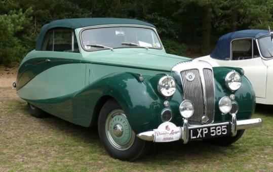 Matrix 1:43 Daimler DB18 Empress Convertible Hooper 1951 - green 