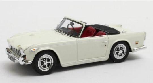 Matrix 1:43 Triumph TR5 p.i. (1967-1968) - white 