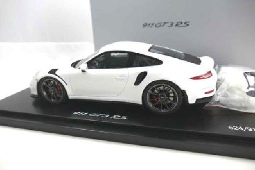 SPARK 1:18 Porsche 991 GT3 RS - white with darksilver rims 