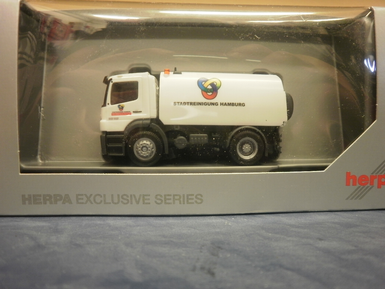 Herpa LKW MB Atego Kehrfahrzeug Stadtreinigung Hamburg II 926768