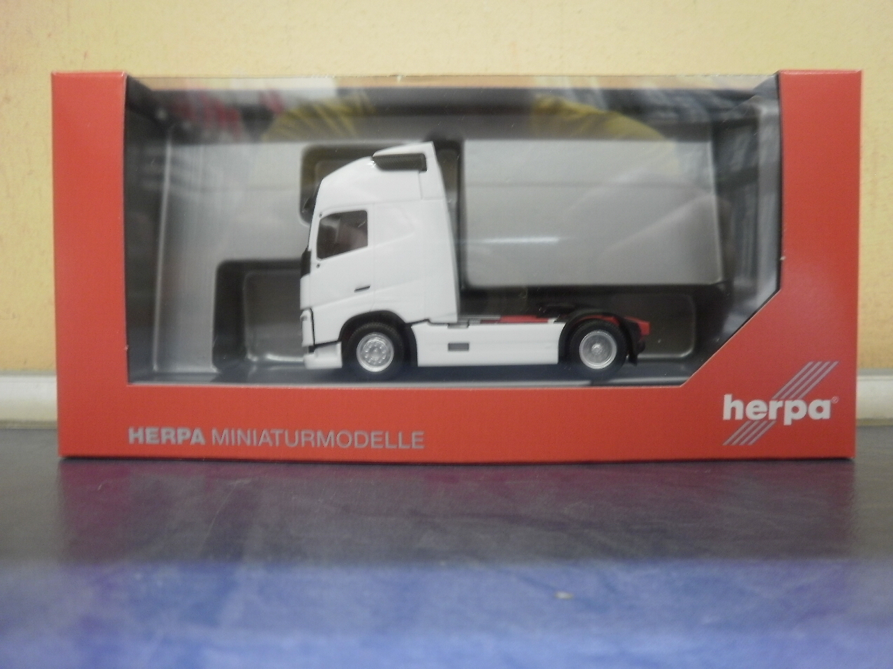 Herpa LKW MB Actros 11 Giga SZM 6x4 weiß 305167